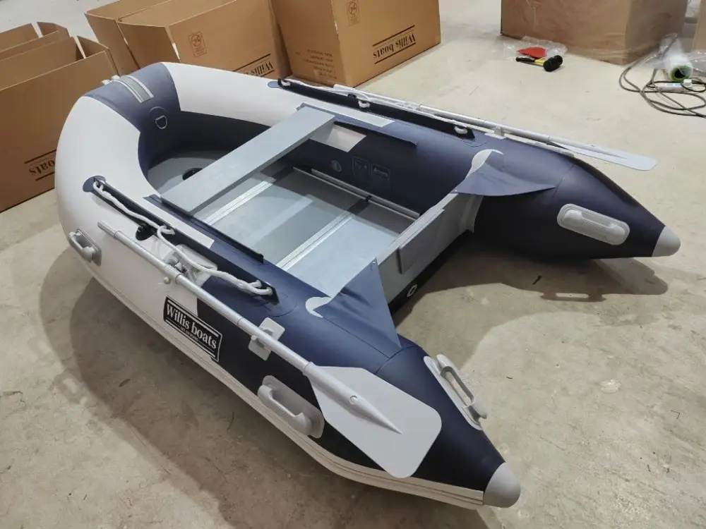 Nafukovací člun Willis boats RY-BD270 v bílo-modré barvě se skládací dřevěnou podlahou Objednat Nyní