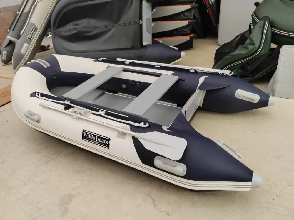 Nafukovací člun Willis boats RY-BD300 v bílo-modré barvě se skládací dřevěnou podlahou Nejlepší Volba