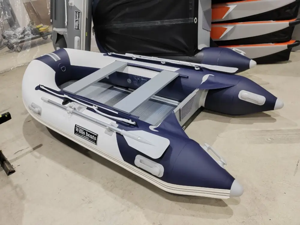Nafukovací člun Willis boats RY-BD300 v bílo-modré barvě se skládací hliníkovou podlahou Bezpečná Platba