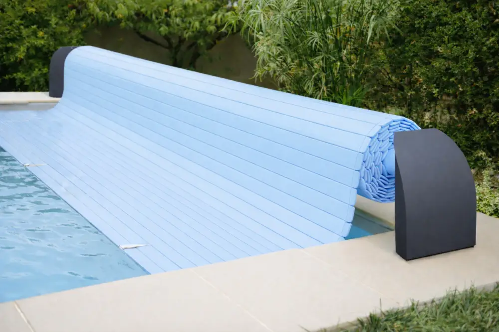 CF. Group Lamelový kryt bazénu Contura obdélníkový 400 × 300 cm - světle modrý, PVC lamely Autentický