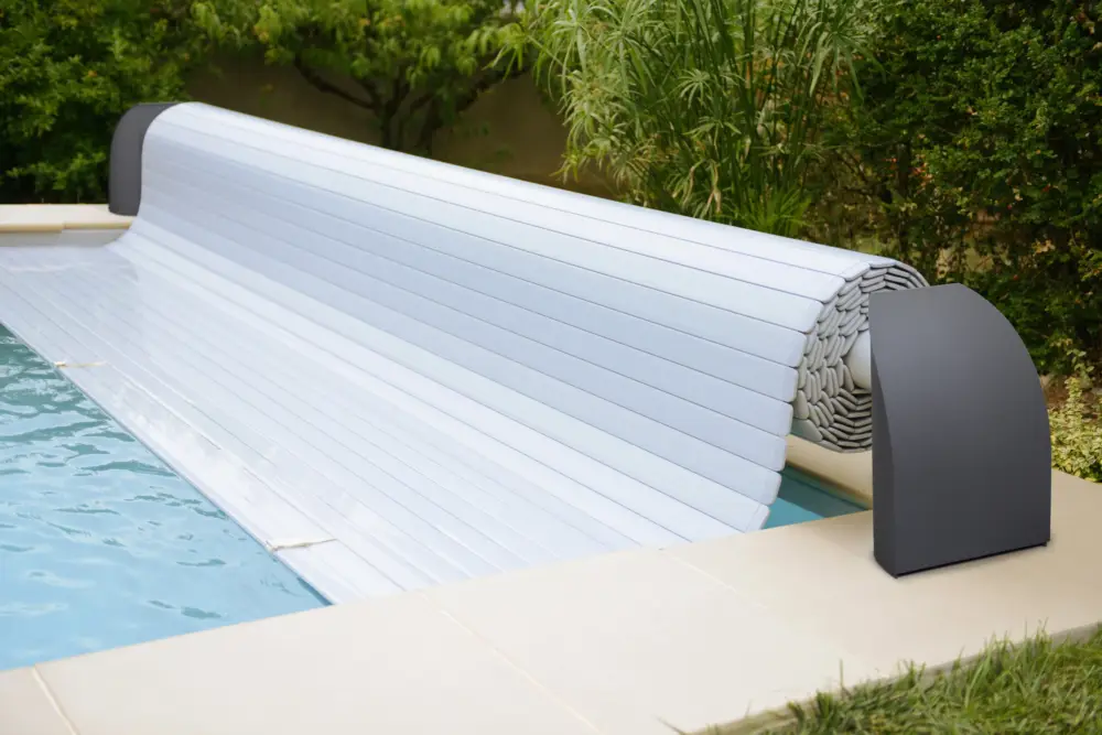 Objednat Nyní CF. Group Lamelový kryt bazénu Contura obdélníkový 700 × 350 cm - černo-stříbrný, Polykarbonátové solární lamely