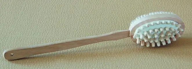 Masážní oboustranný kartáč s dlouhou rukojetí Koupit Online