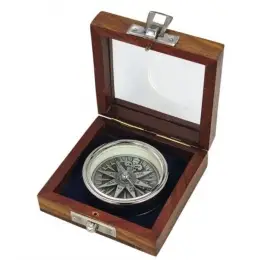 Horká Nabídka Kompas s 3D růžicí v dřevěné krabičce, chrom, pr. 5,5cm, v.1,4cm